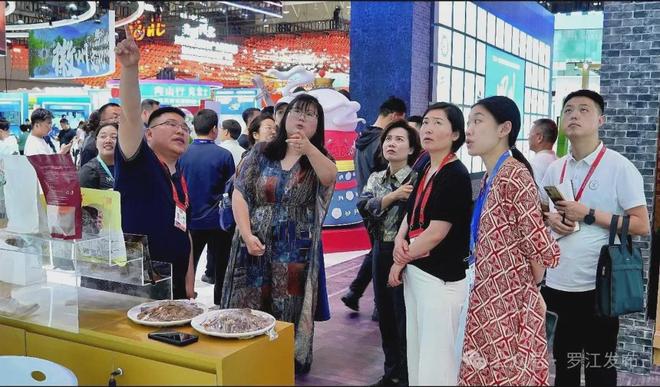 、三星堆文创亮相深圳文博会！电子pg游戏火爆！罗江非遗(图8)